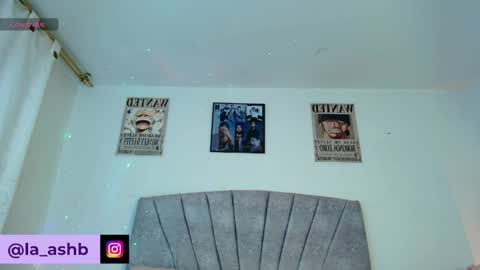 NamiThompson online show from April 22, 11:50 pm