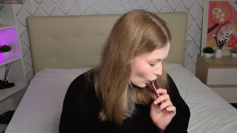 Maeve online show from September 26, 2:43 pm