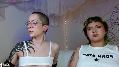 Snapshot of nanaxnana chatting on December 4, 8:23 am Alma Maria online show from December 4, 8:23 am