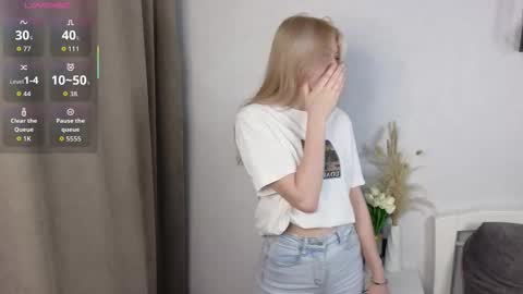 Hello im Lola online show from December 20, 3:35 am