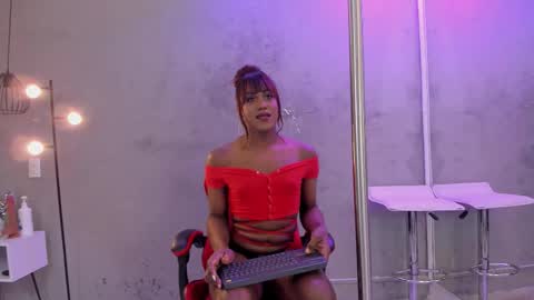 Snapshot of naomi__blair chatting on February 17, 3:14 am Naomi Blair online show from February 17, 3:14 am