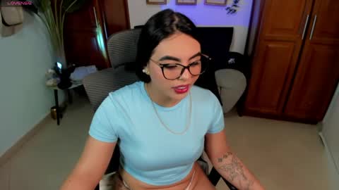 Snapshot of naomi_aniston chatting on May 25, 2:12 pm naomi_aniston online show from May 25, 2:12 pm