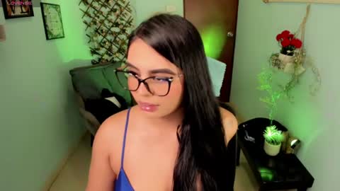 Snapshot of naomi_aniston chatting on June 18, 2:32 pm naomi_aniston online show from June 18, 2:32 pm