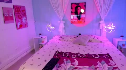 Naomi online show from February 13, 8:27 pm