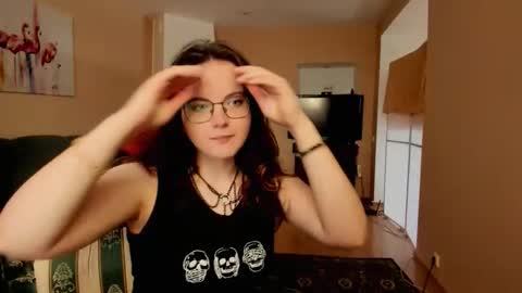 Snapshot of naomi_di chatting on June 4, 5:57 am naomi_di online show from June 4, 5:57 am