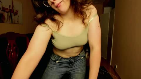 Snapshot of naomi_di chatting on July 1, 7:35 pm naomi_di online show from July 1, 7:35 pm