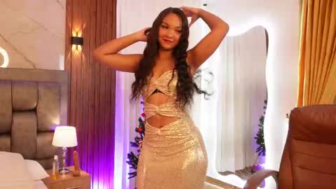 Snapshot of naomi_monroe chatting on December 17, 12:11 pm Naomi online show from December 17, 12:11 pm