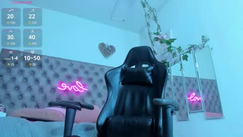 Snapshot of naomi_viper_ chatting on October 6, 10:56 am Naomi online show from October 6, 10:56 am