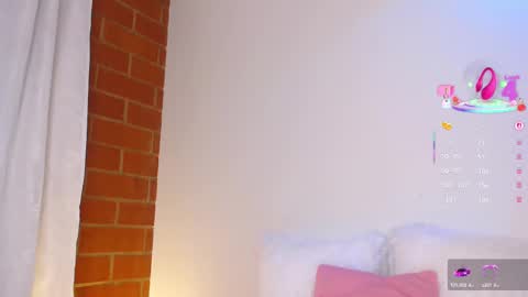 Snapshot of naomi_wong chatting on March 5, 11:05 pm Guys the page has lately failed. If you see me disconnected thats why.   online show from March 5, 11:05 pm