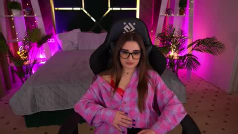 naomibaae online show from November 19, 2:50 pm