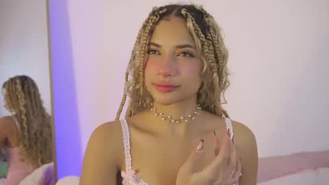 naomidawson online show from April 24, 1:19 am