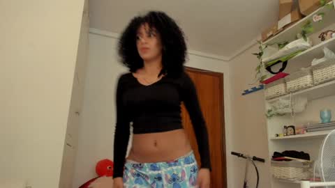 Snapshot of naomigarcia chatting on December 19, 12:13 am Naomi online show from December 19, 12:13 am