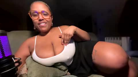 Naomigiirl6 online show from March 3, 9:55 am