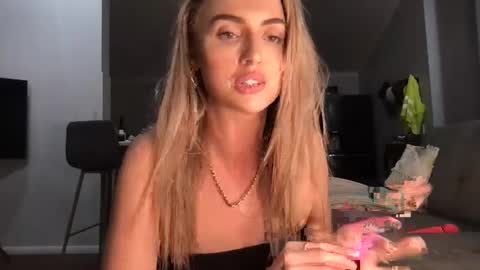 Snapshot of naomirhoades chatting on February 27, 4:10 pm naomirhoades online show from February 27, 4:10 pm