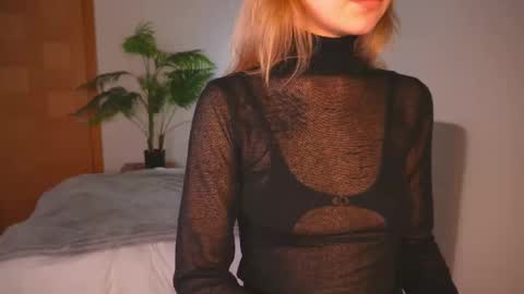 Snapshot of naomirosy chatting on February 11, 7:19 pm naomirosy online show from February 11, 7:19 pm