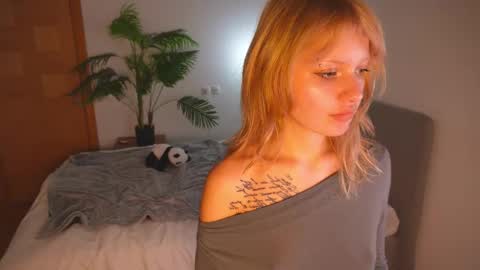 Snapshot of naomirosy chatting on February 12, 7:20 pm naomirosy online show from February 12, 7:20 pm