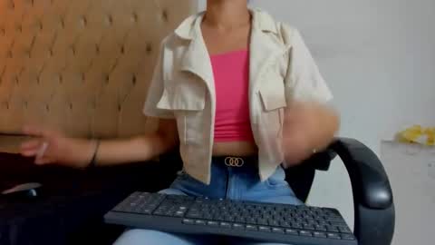 naomis_35 online show from February 4, 7:31 pm