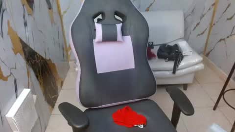 Snapshot of naomis_36 chatting on July 28, 6:20 pm Naomis online show from July 28, 6:20 pm