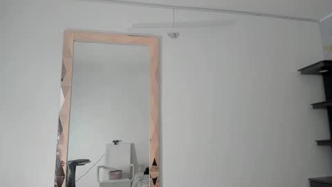 naomisaenz01 online show from April 17, 7:39 pm