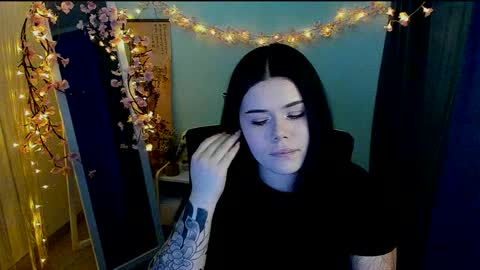 Naomi online show from March 4, 2:01 pm