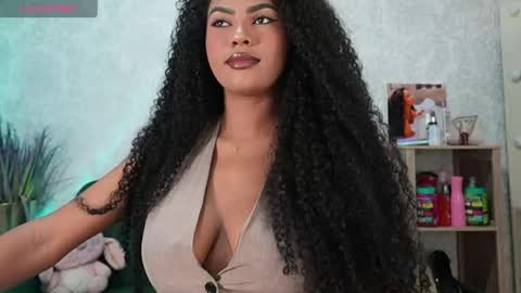 Naomi     online show from April 11, 3:55 am