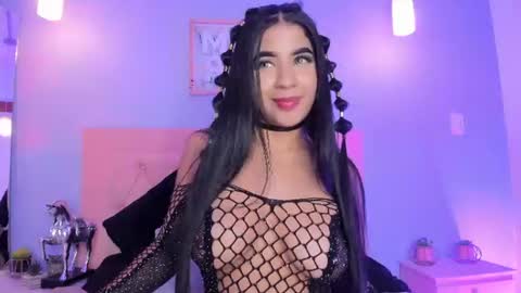 Snapshot of naomy_gyal_ chatting on June 26, 7:40 pm Naomy online show from June 26, 7:40 pm