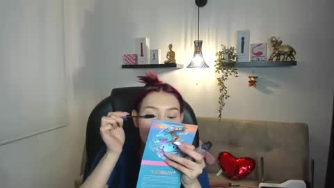 Snapshot of naomy_hot04 chatting on June 9, 11:27 pm naomy online show from June 9, 11:27 pm