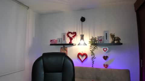 Snapshot of naomy_stanley chatting on February 10, 11:20 pm Naomy Stanley online show from February 10, 11:20 pm