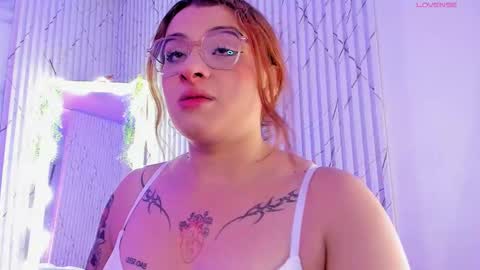 Naomy  online show from March 29, 3:17 am