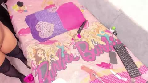 Naomyfoxx online show from December 21, 6:31 am