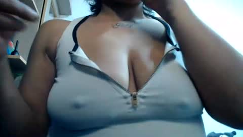 Snapshot of naomylux1 chatting on June 28, 2:50 am naomylux1 online show from June 28, 2:50 am