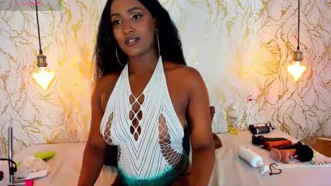 Snapshot of naomyy_cooper chatting on December 1, 8:36 pm Naomy online show from December 1, 8:36 pm