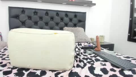 Snapshot of nashira_robert chatting on December 3, 3:41 am Debora online show from December 3, 3:41 am