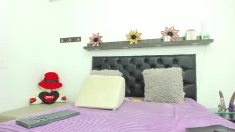 Snapshot of nashira_robert chatting on December 14, 11:34 pm Debora online show from December 14, 11:34 pm