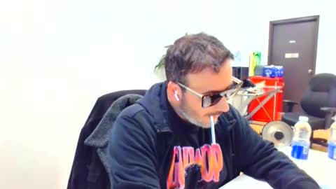 nassobout online show from February 5, 10:03 pm