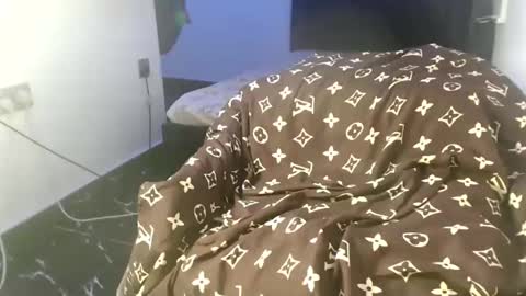 ella online show from December 21, 10:44 am