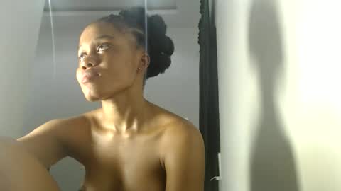 ella online show from March 1, 3:52 am