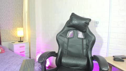 Snapshot of natalia_kiss01 chatting on April 24, 9:39 pm Natalia Kiss online show from April 24, 9:39 pm