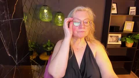Snapshot of natalicloud chatting on April 19, 6:10 pm NataliCloud online show from April 19, 6:10 pm