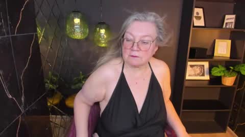 Snapshot of natalicloud chatting on May 1, 1:37 pm NataliCloud online show from May 1, 1:37 pm