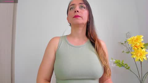 Snapshot of natalie_cowens chatting on December 21, 7:38 pm Natalie online show from December 21, 7:38 pm