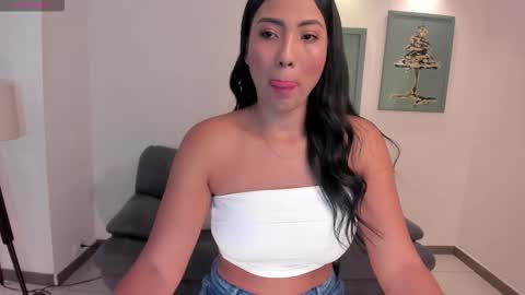 Snapshot of natalielewis_ chatting on November 16, 11:05 am Natalie Lewis online show from November 16, 11:05 am