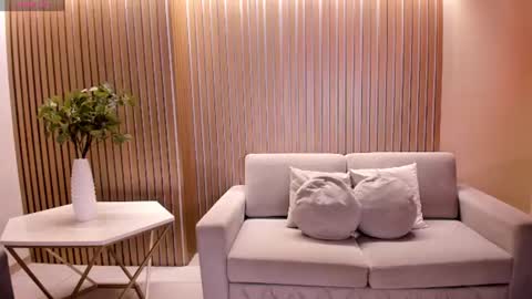 Snapshot of natalielewis_ chatting on July 12, 11:45 am Natalie Lewis online show from July 12, 11:45 am