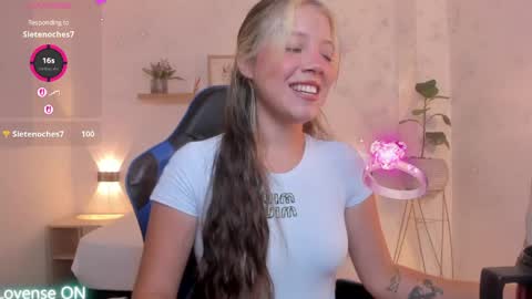 Snapshot of nataly_rodri chatting on May 26, 2:18 am Nataly online show from May 26, 2:18 am