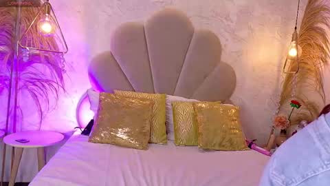 Natasha Collen online show from September 12, 5:57 pm