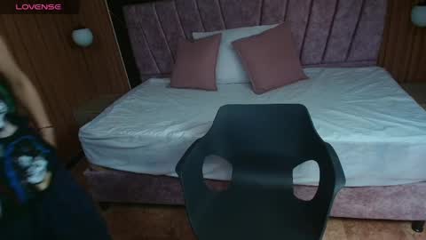 Natasha Mason online show from April 4, 7:11 pm