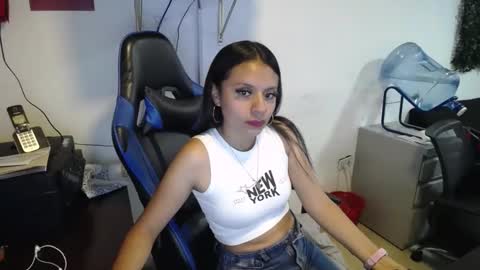 Snapshot of natashax_hot chatting on February 8, 6:22 pm Natashax online show from February 8, 6:22 pm