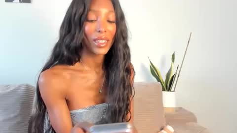 Snapshot of natassiadreamsxxx chatting on February 19, 6:48 pm Natassia Dreams online show from February 19, 6:48 pm