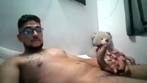 Snapshot of nate_torres chatting on May 22, 11:21 pm Nate torres online show from May 22, 11:21 pm