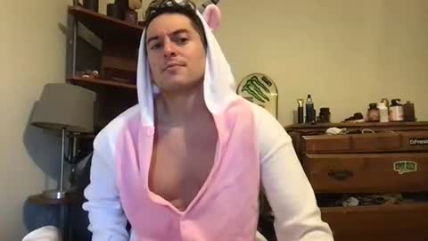 Snapshot of natetheexplorer chatting on October 30, 10:43 pm natetheexplorer online show from October 30, 10:43 pm